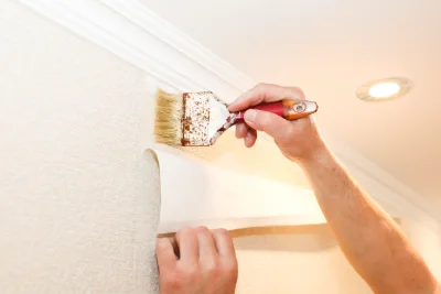 Pose de papier peint à Chalandray — revêtements muraux et toiles de verre